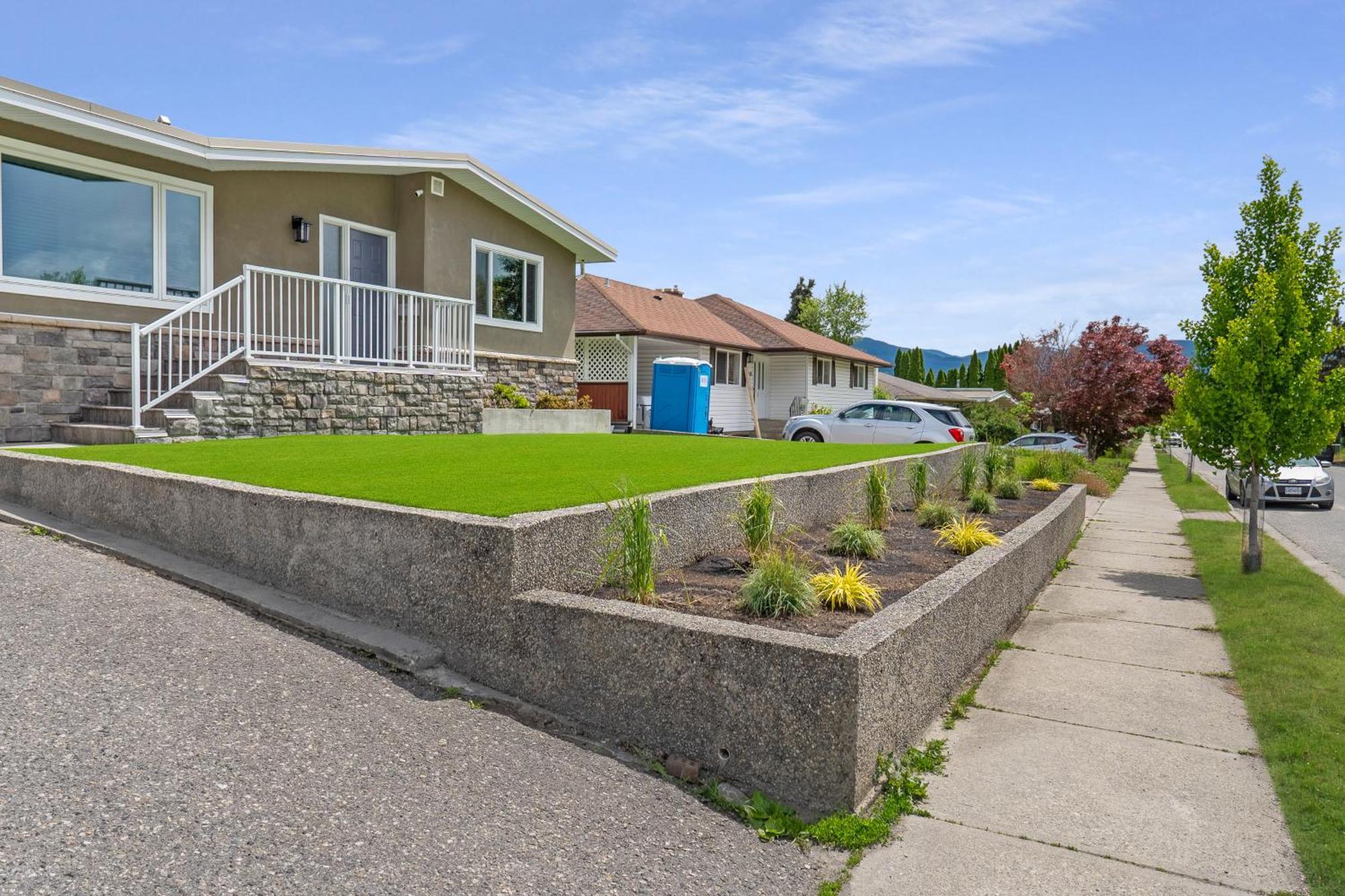 The Grand Oasis Villa Kelowna Exterior photo